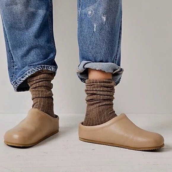 Free People Shoes - Free People Cambria Leather Footbed Clogs in Pearl Sand Sz 36/6